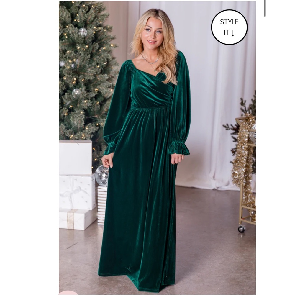 PINK LILY HOLIDAY MAGIC VELVET EMERALD RUCHED MAXI DRESS